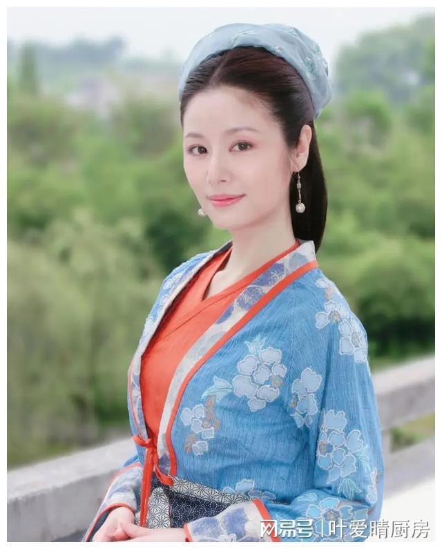 10位明星妻子哪位明星的老婆最漂亮龙8国际唯一网站娱乐圈颜值最高的(图31)